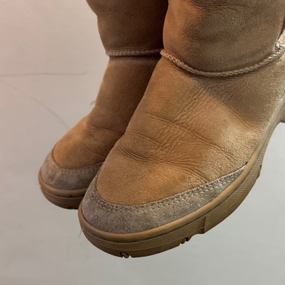 UGG Classic Tan Boots with Shearling - Picture 6 of 12